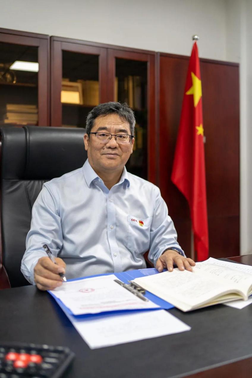 从大学生到央企董事长，他让中国芯走向世界，获*共中**中央、国务院表彰！