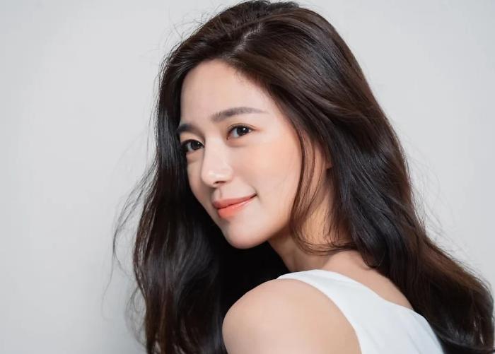 我居然被小三圈粉了！盘点5位“人气辗压正宫”的爆红小三