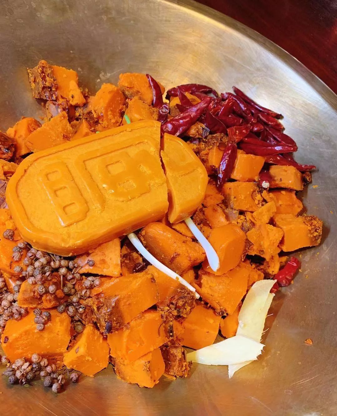 藏在火锅店里的最强演艺,吃着火锅听着歌,长春这家店真是嗨爆了