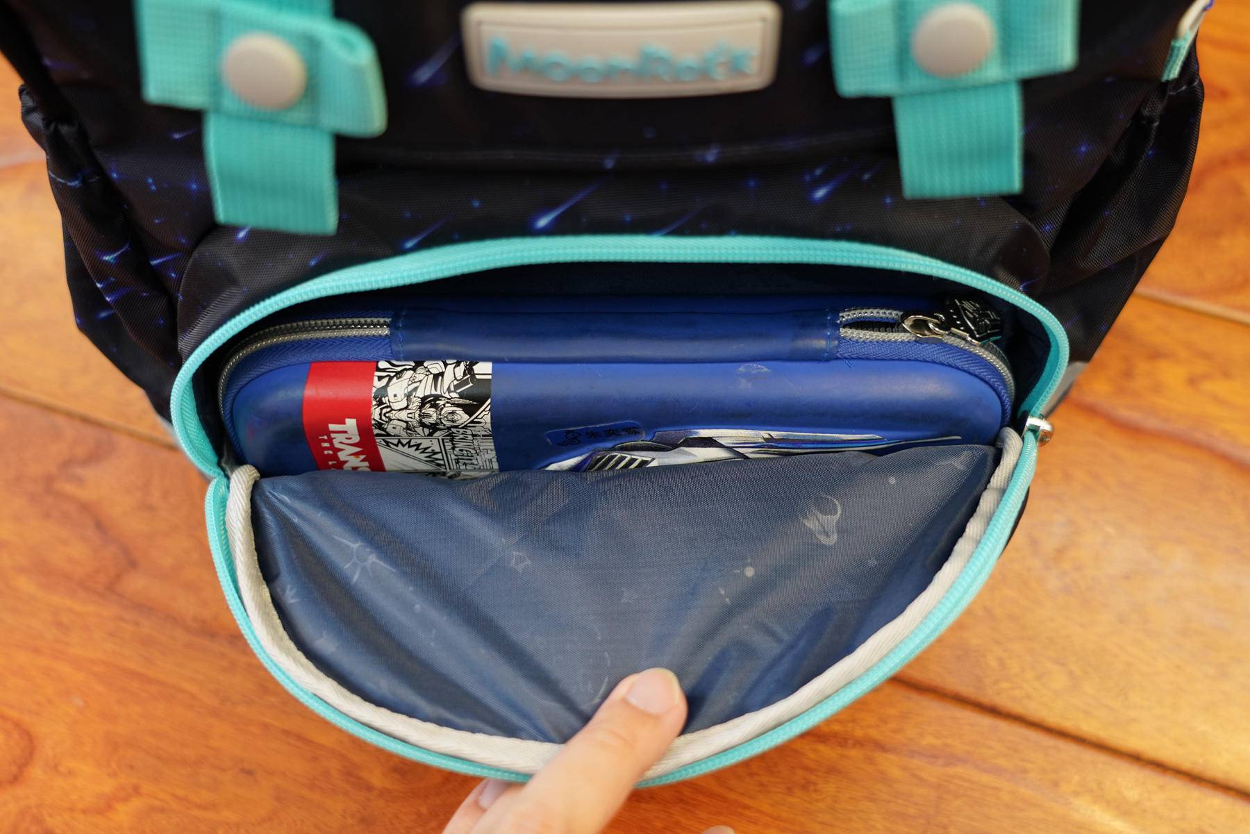 减负护脊书包比较,哪款书包减负护脊又轻便