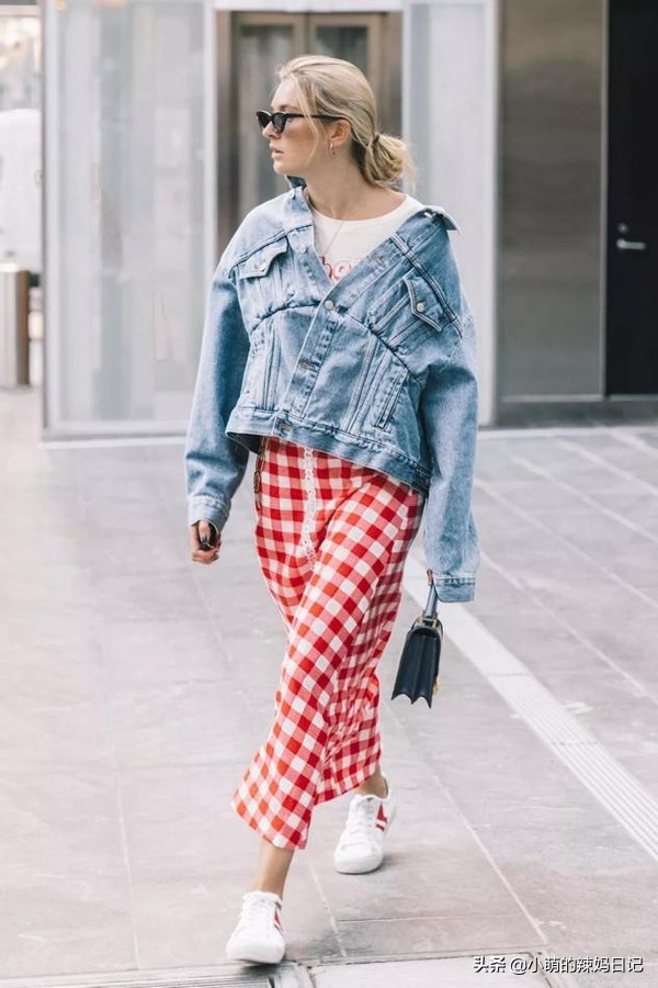 入春怎么穿?回头率最高的穿搭参考:“长裙+外套”,气质又高级