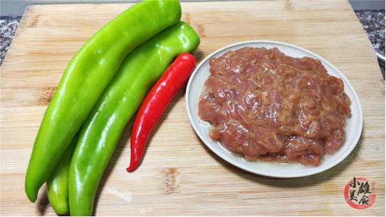 炒肉丝时，肉丝嫩不嫩关键在腌制！大厨教你肉丝腌制的正确步骤