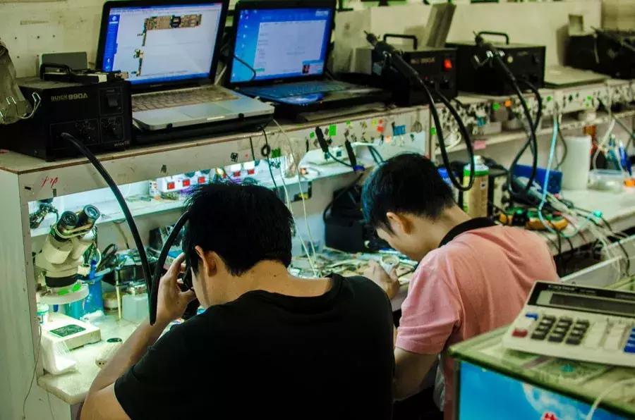 60秒赔了100万！在华强北倒腾“二手机”，比炒股刺激多了…