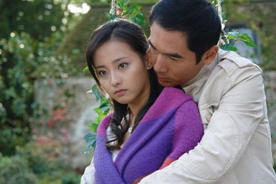 巴啦啦小魔仙小蓝是不是谢娜,巴啦啦小魔仙小蓝和游乐是一对吗