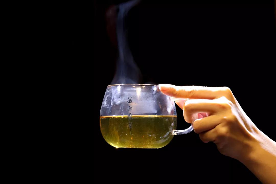 福鼎白茶寿眉小片,福鼎小方片老白茶寿眉汤色