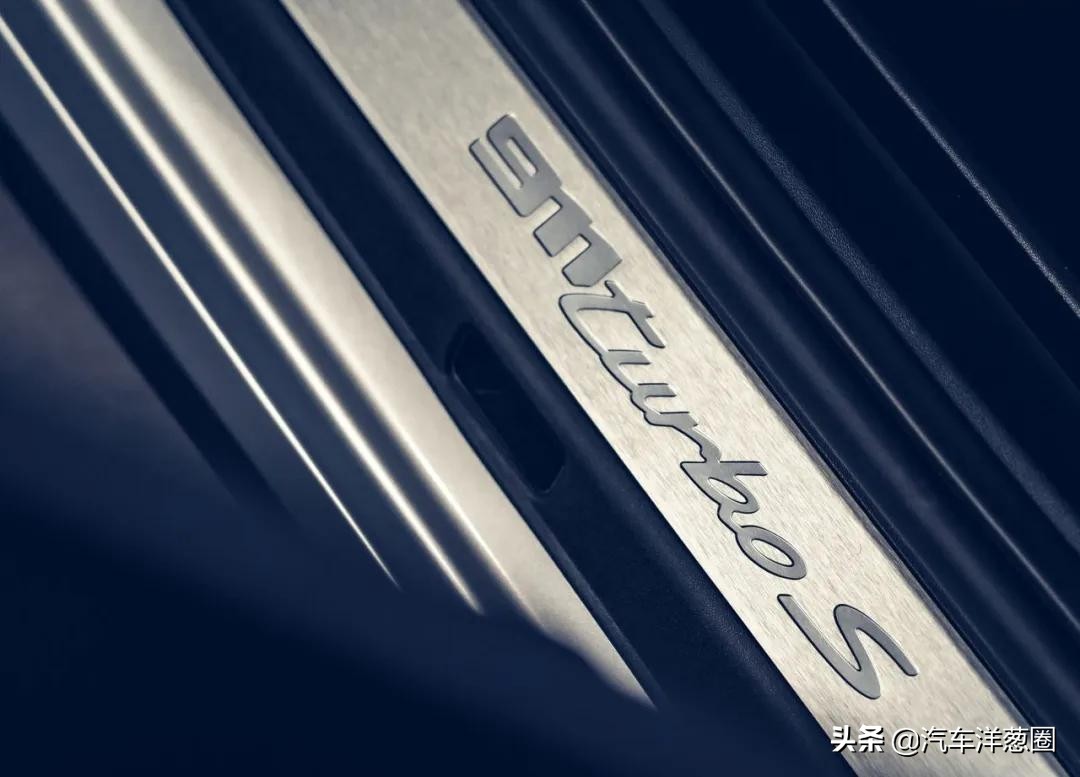 宝马换新车标了！蓝天白云帅炸，以后黑白标只代表低端宝马车主？