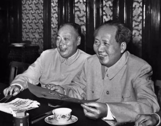 43年陈毅带来自产香烟“飞马”,主席边抽边说:“飞马”劳苦功高