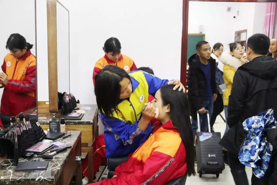 厉害了我们的新时代内容简介,松桃中等职业学校