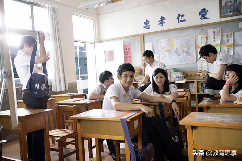 孩子早恋该和班主任沟通吗,孩子高考早恋应该怎么和孩子沟通