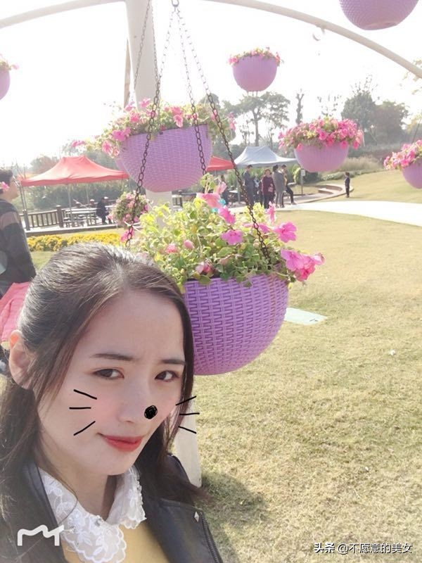 可爱的少妇自拍越来越丰满越来越成熟了