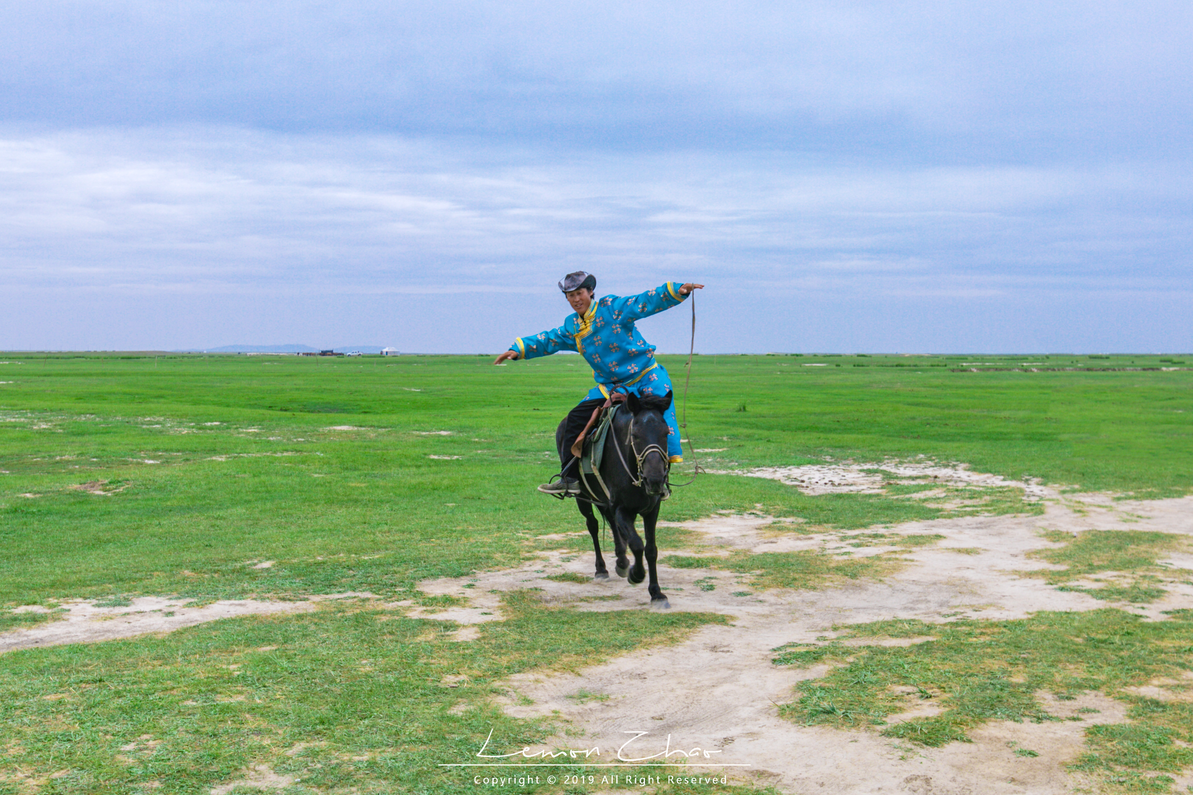 南方人内蒙古骑马体验,南方游客偶遇内蒙古牧民