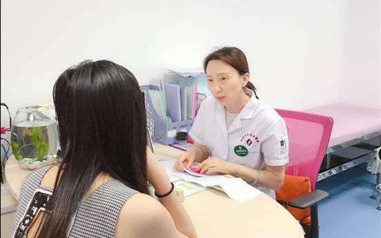 聋哑分娩,聋哑妈妈顺利分娩女宝宝