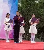 体育考场励志身影独臂少年感动金城