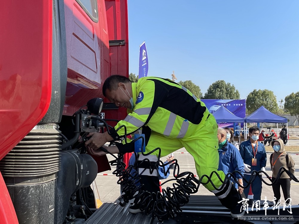 鍚勮矾鑻遍泟涓婂彴姣旀瑙嗛,鍚勮矾鑻辫豹璧涘満鑻卞Э椋掔埥