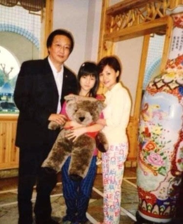 炫富女郭美美到底是什么人,郭美美炫富引出富二代