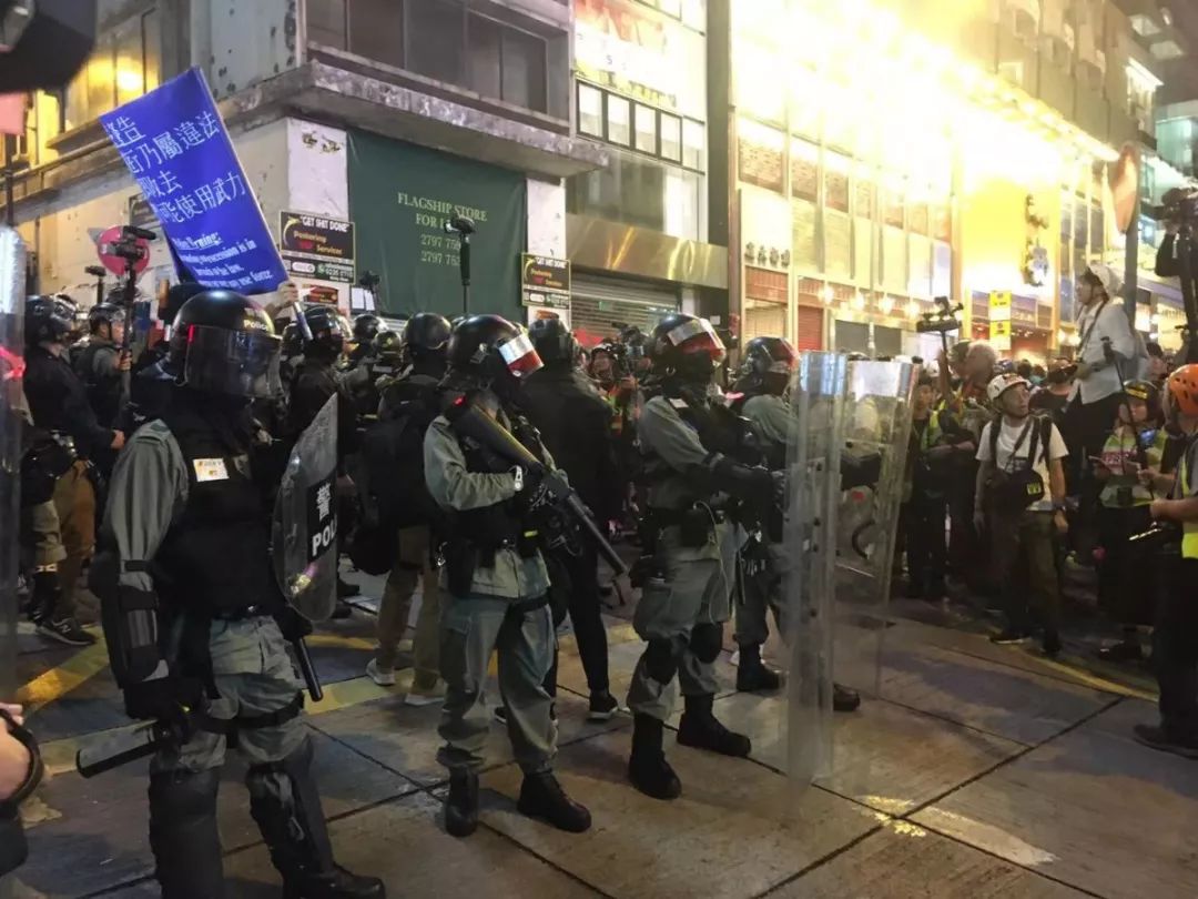 港警锐武装甲车和剑齿虎,港警添新装备
