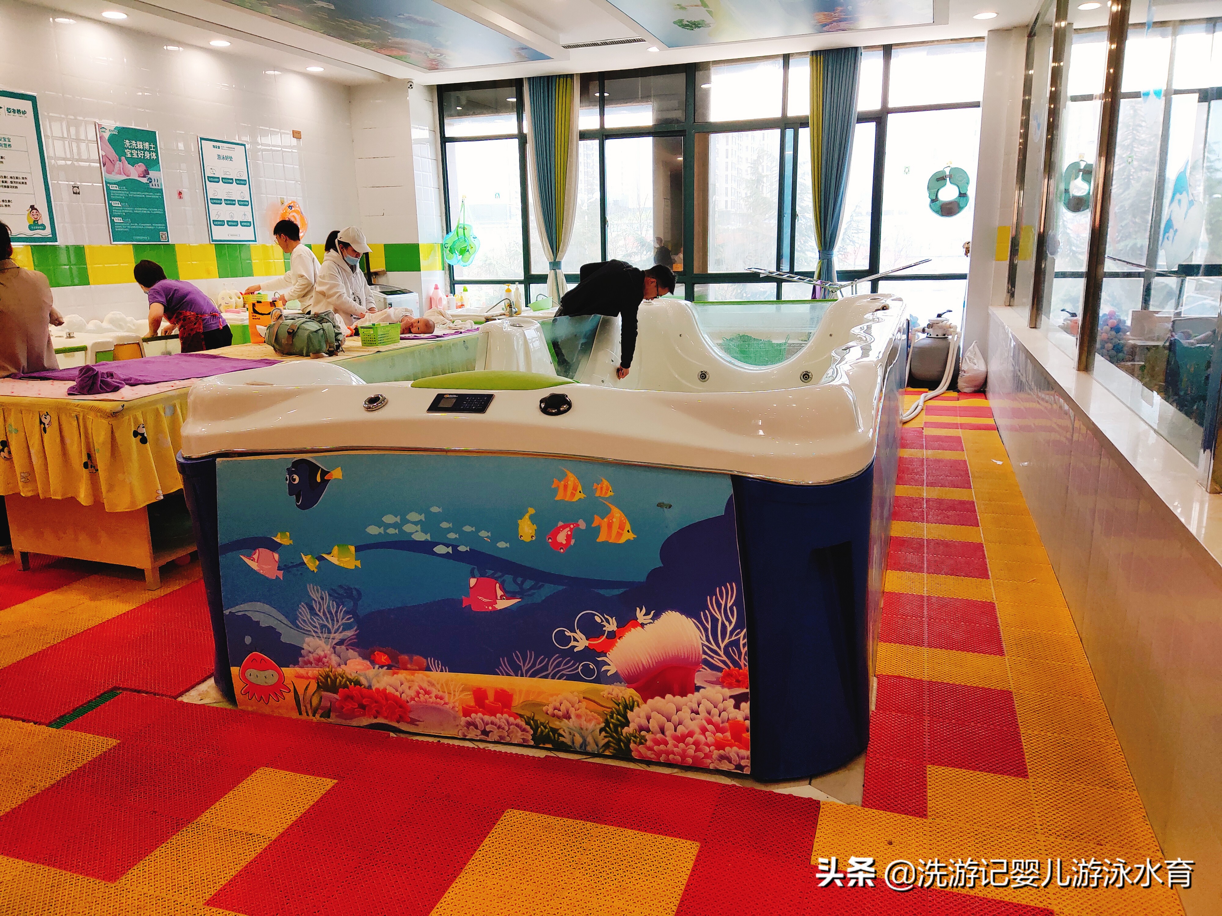 婴儿游泳馆加盟店排行厂家报价,加盟么么亲儿童游泳馆多少钱