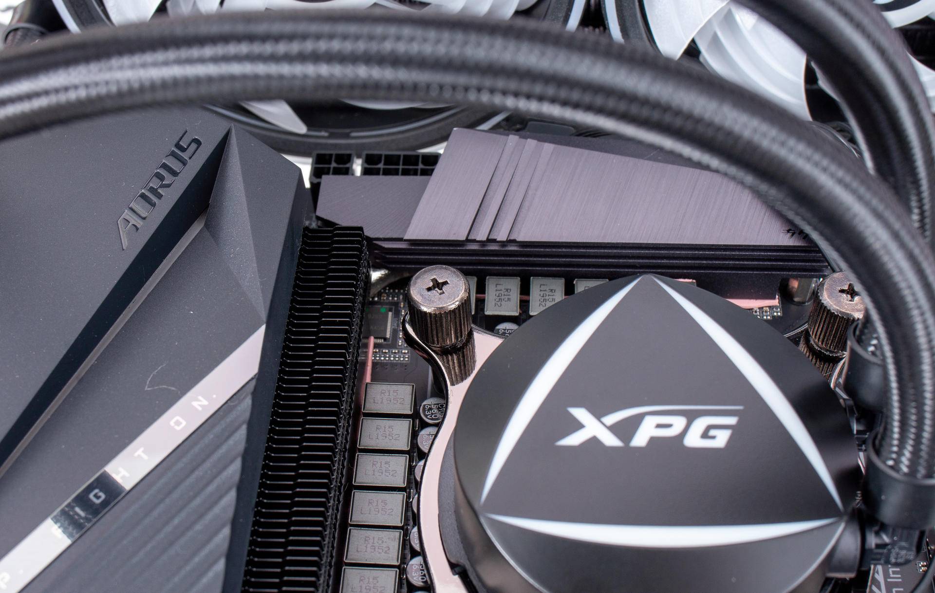 威刚一体式水冷测评,可以畅快玩游戏的笔记本电脑