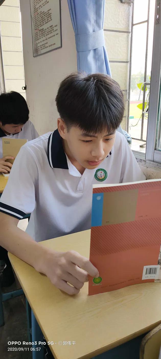 九三班成绩表,中二班新生评语