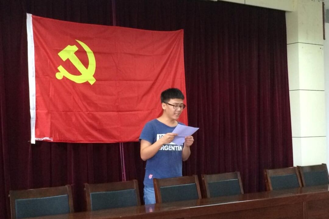一般在大学入党辅导员会给谁,大学生入党支部书记和辅导员