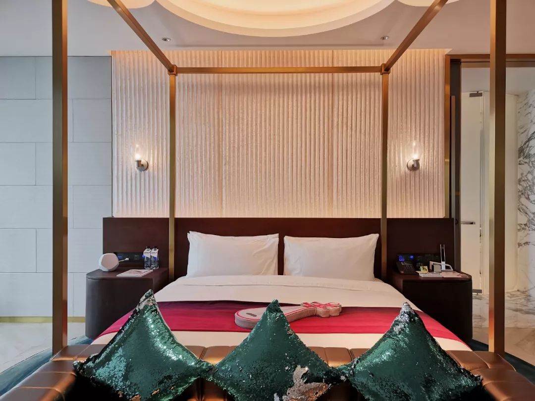 18万一个晚上的酒店什么样,1000多一晚的酒店有什么