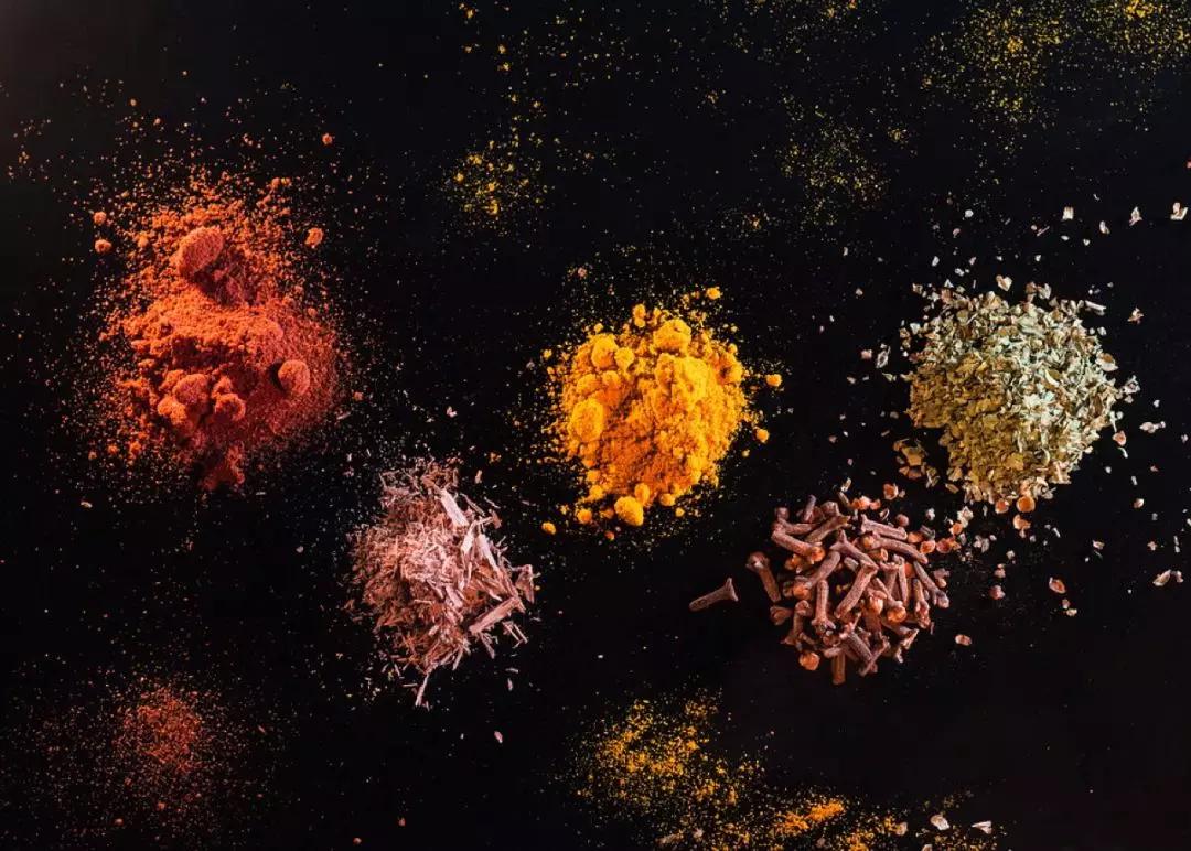 怎样挑选适合自己的香水,如何挑选自己的第一款香水