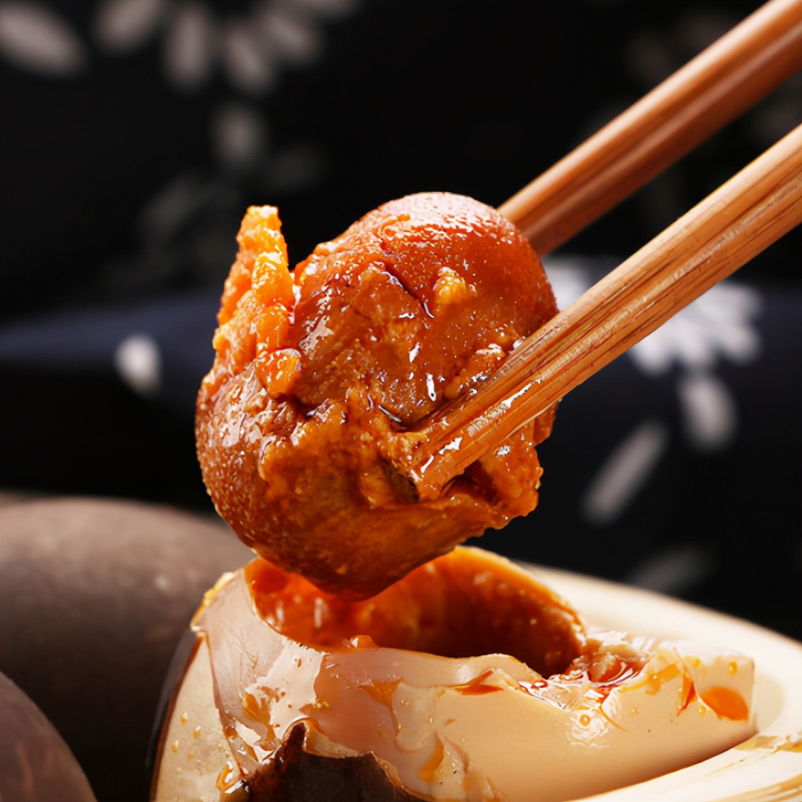 海鸭蛋为什么里面有油,海鸭蛋有造假的吗