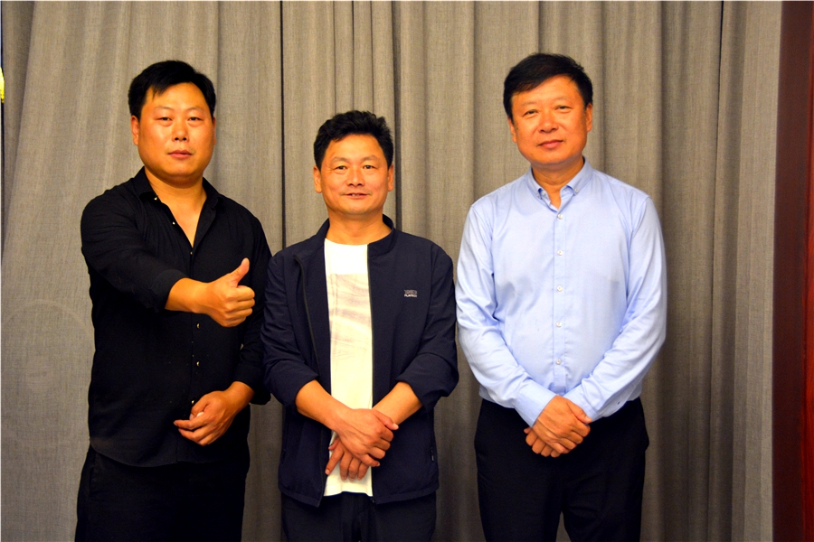 摄影艺术家走进河南洛阳「徐州人家土菜馆」喜迎中秋佳节