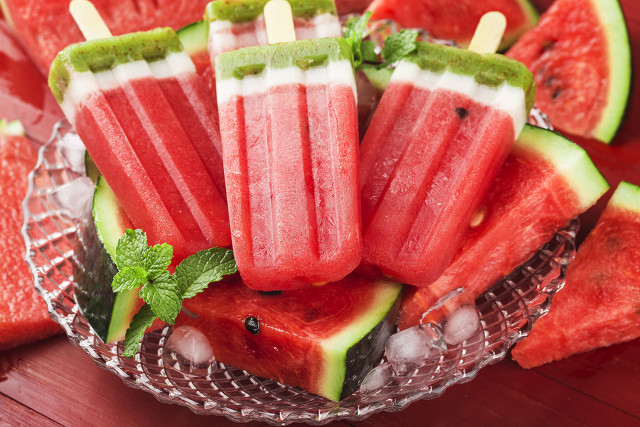 婆婆总是偷偷让孩子吃雪糕,小孩子偷偷吃冰淇淋怎么解决