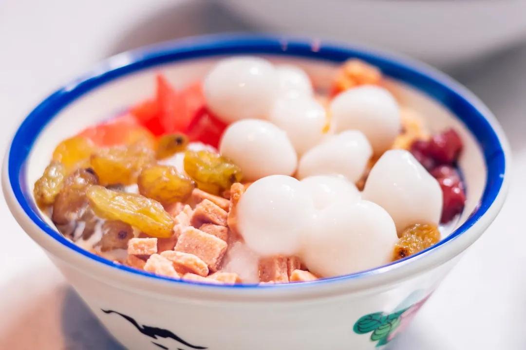 等位2000桌的“卤校长”杀进人广！女生来，免费吃