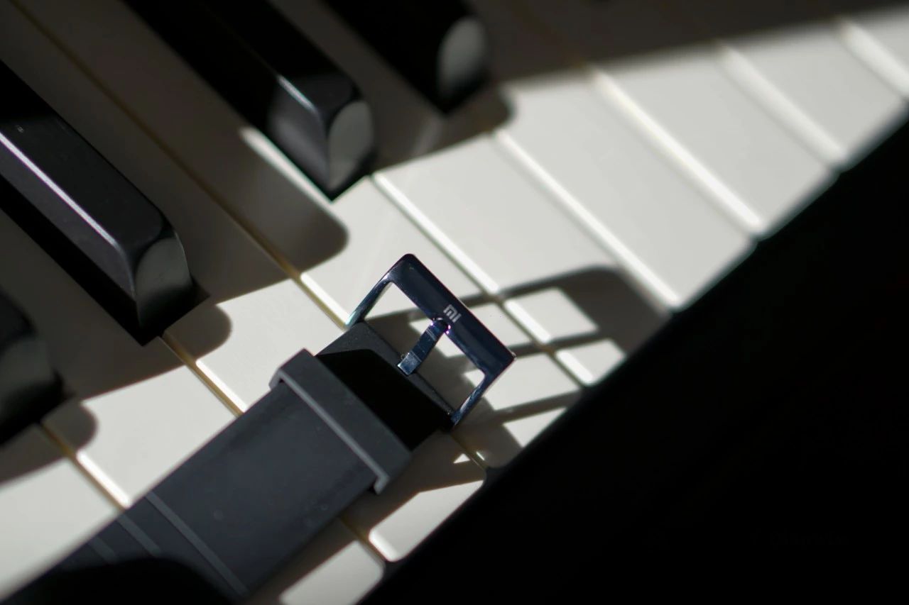 小米智能手表和华为手表哪个好,小米智能手表watch1和2有什么区别