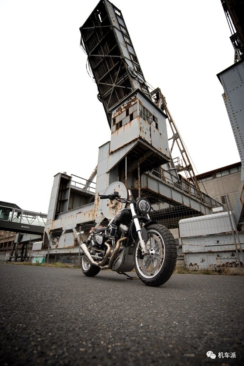 定制|一个23岁年轻人打造的哈雷1200运动者