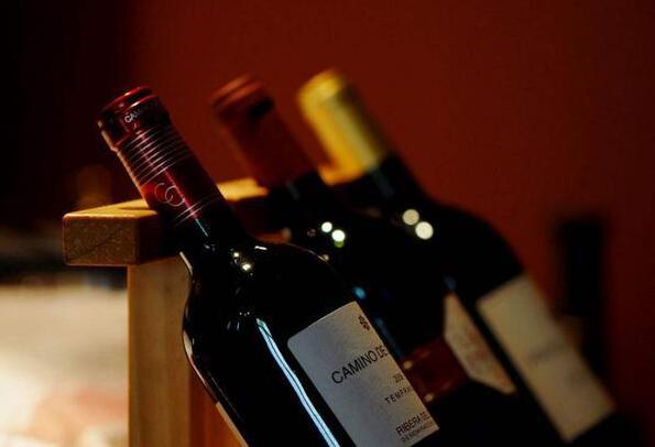 如何辨别红酒的真假方法 (xo红酒怎样辨别真假)