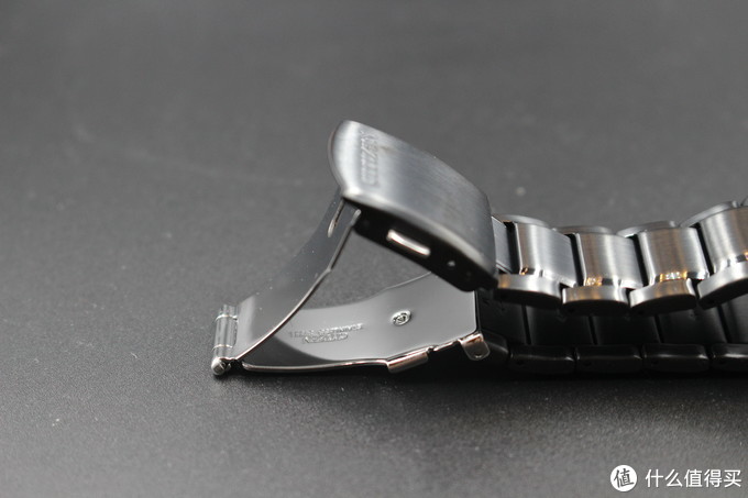 西铁城光动能手表有三个小表盘,西铁城光动能电波手表晚上能亮吗