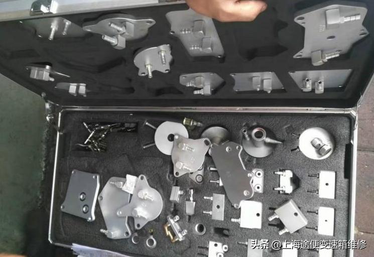 标致206怎么更换燃油泵,标致206冷冻油更换