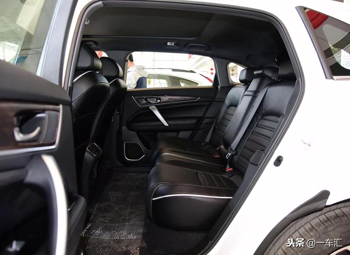 本田urv和冠道到底哪个更漂亮好看,ur-v2020款和冠道有什么区别