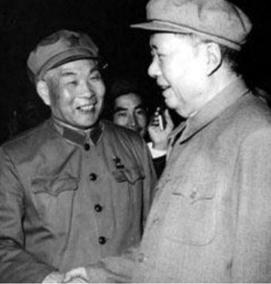 毛主席去青岛视察,顺便去肖劲光家做客:让你夫人做个苦瓜炒鸭子