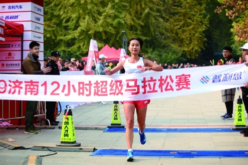 济南超马季节超越奔跑？游培泉破济超马纪录？李晓楠本想减个肥？