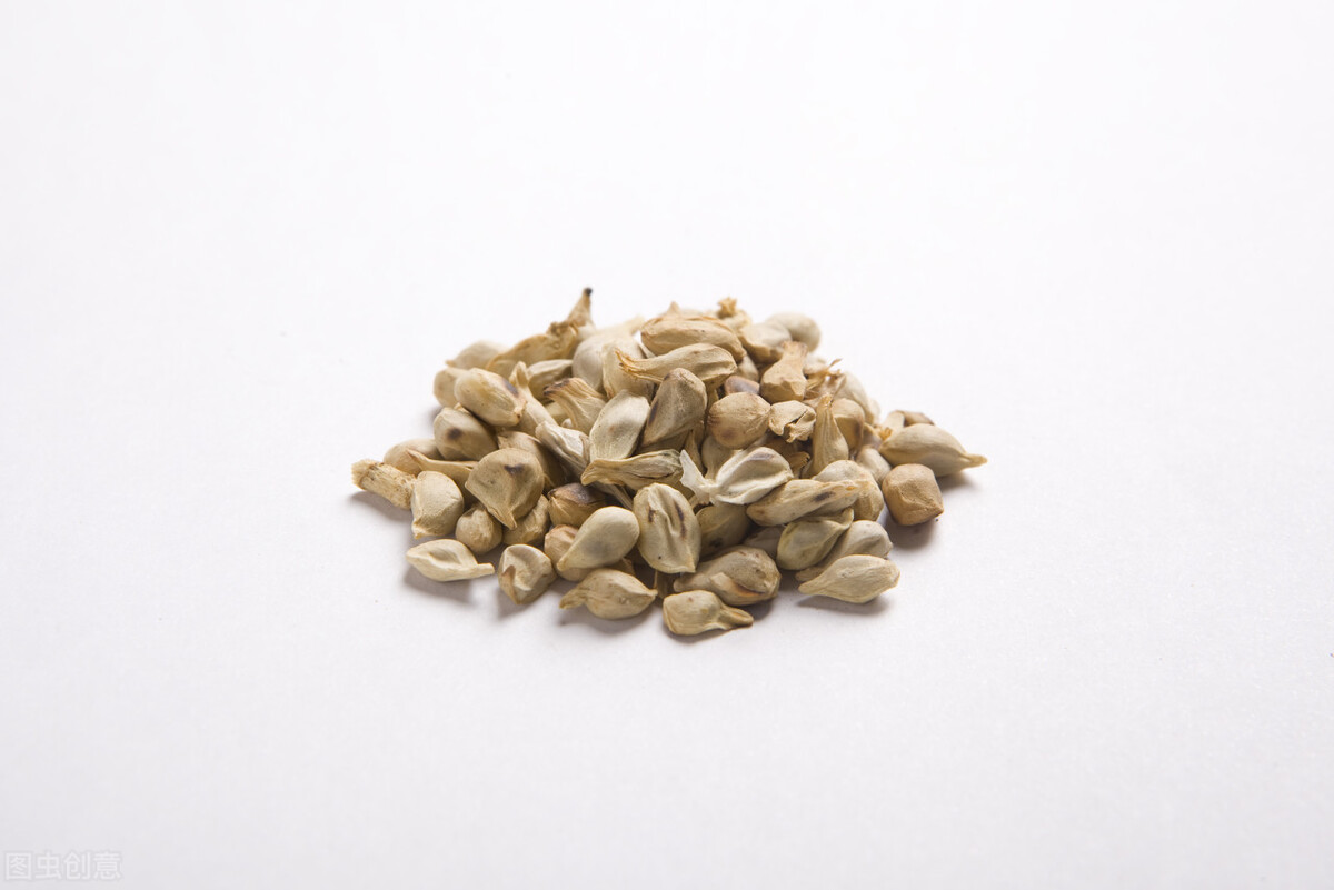 乳腺纤维瘤和乳腺囊肿哪个严重,乳腺结节增生与纤维瘤吃什么中药