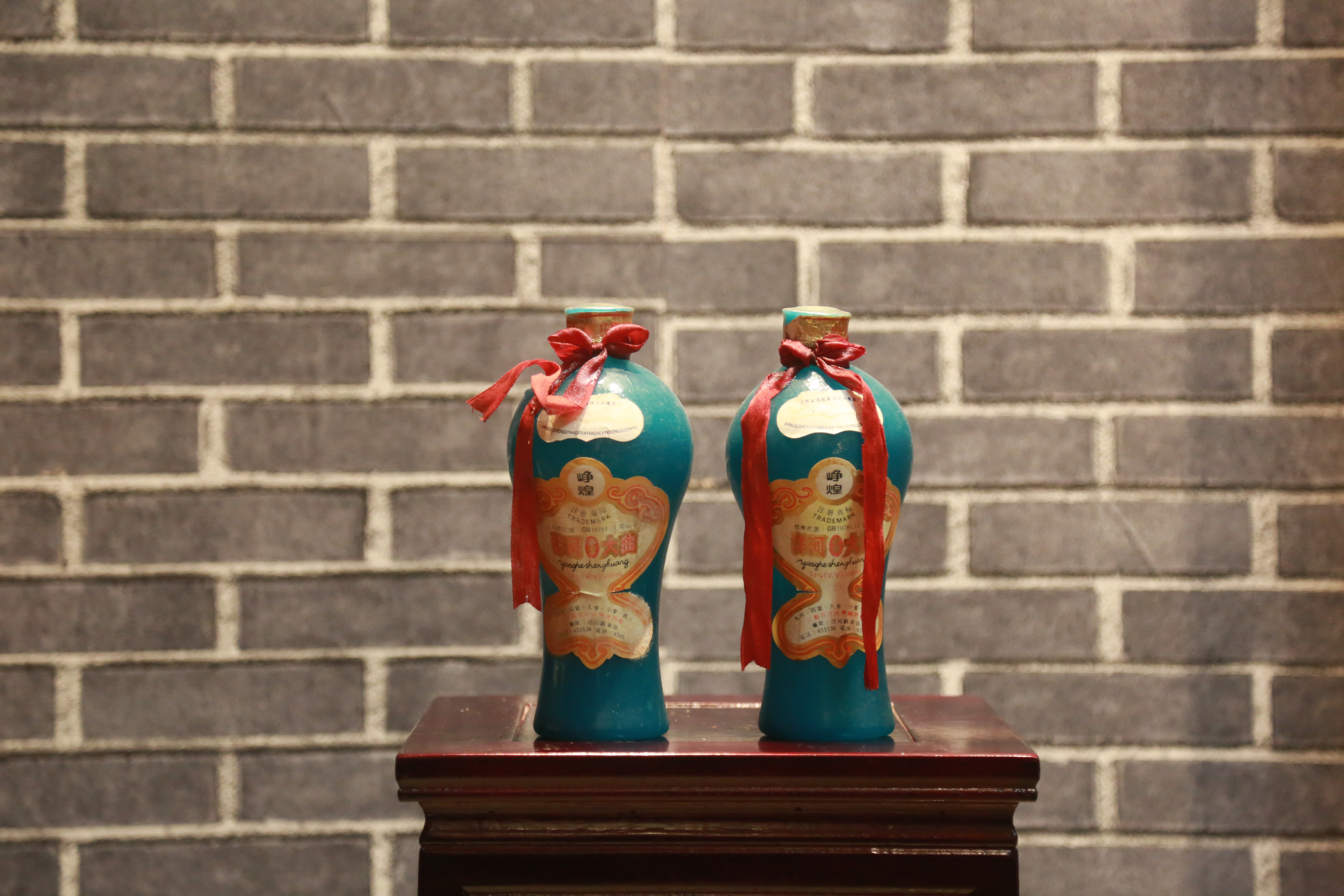 千册案卷诗煮酒，书简笔艳叹城垣——90后和他的佛系酒庄