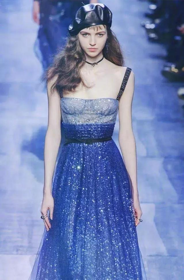 穿Dior星空裙的模特比ab还美！神似王思聪前女友，就是嘴巴怪怪的