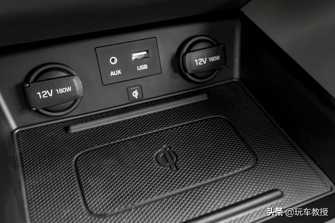 10万内全系标配led大灯的车,全系都标配led大灯