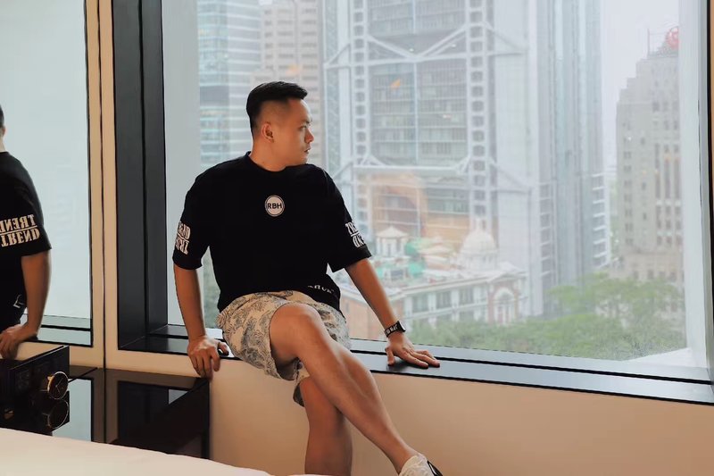 住进这座香港潮牌酒店，像是完成了一趟艺术旅行