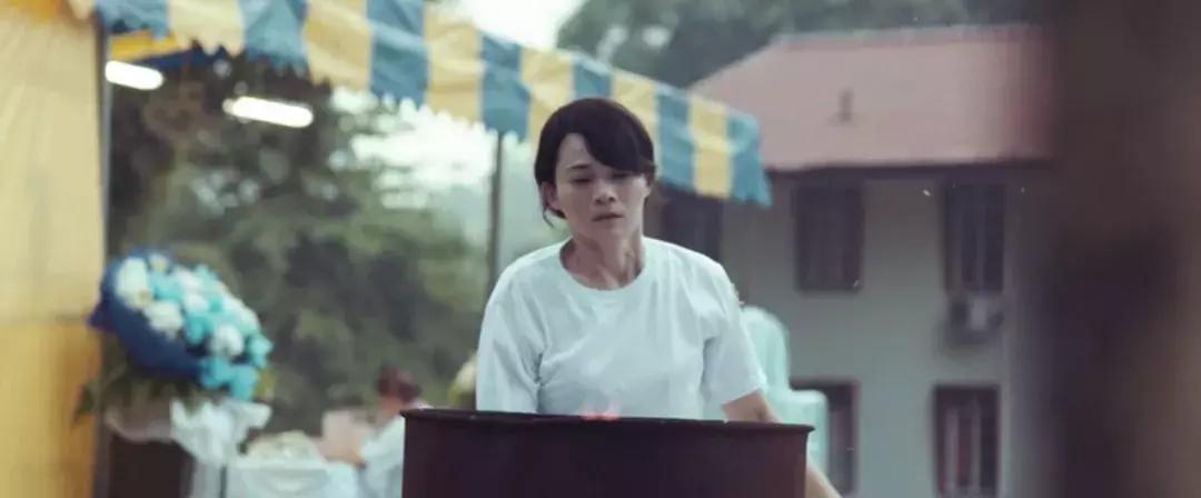 29岁时一鸣惊人的他，又拍了部潮湿的电影