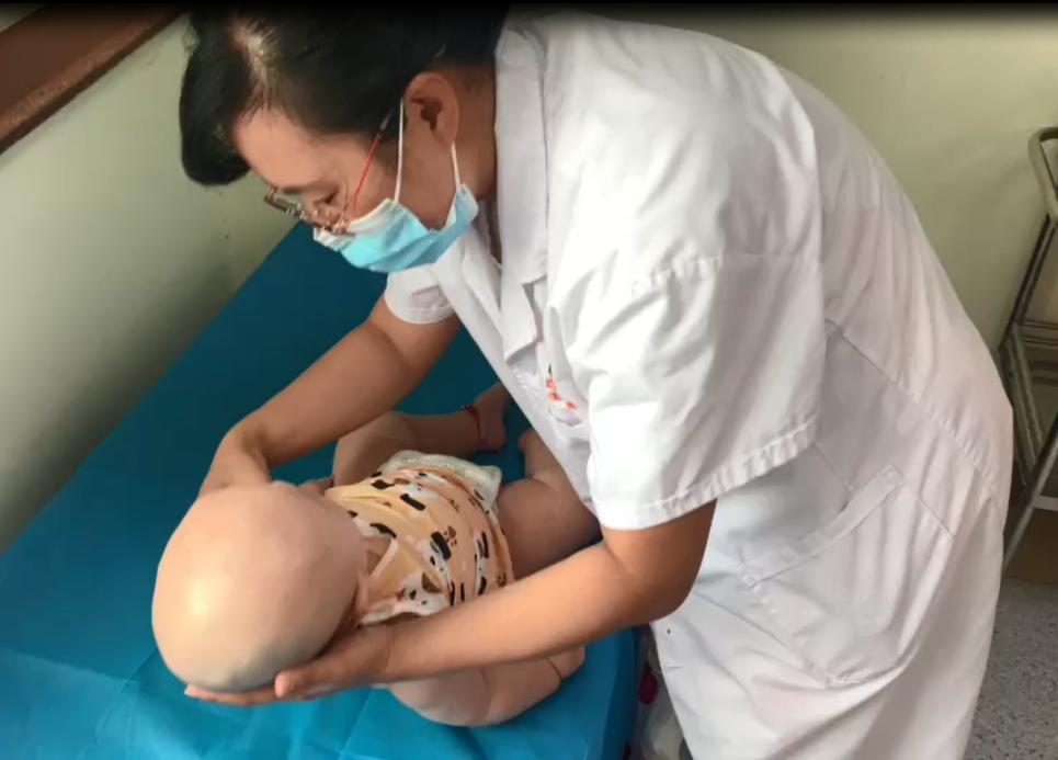 8个月宝宝发育迟缓智力不过关,8个月婴儿还不会坐稳怎么办