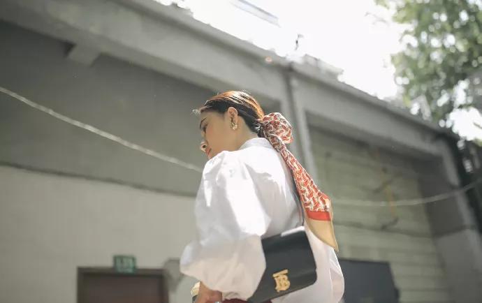 最新款的腰包简单一点,斜挎腰包最值得入手的大牌