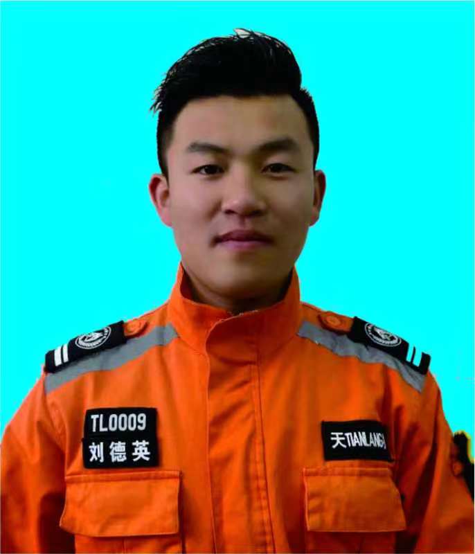 立足本职作表率勇于奉献争先锋,立足岗位做奉献奋勇争先创佳绩