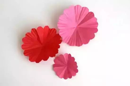 银杏叶手工花贴画幼儿园简单,彩色皱纹纸怎么做手工花幼儿园