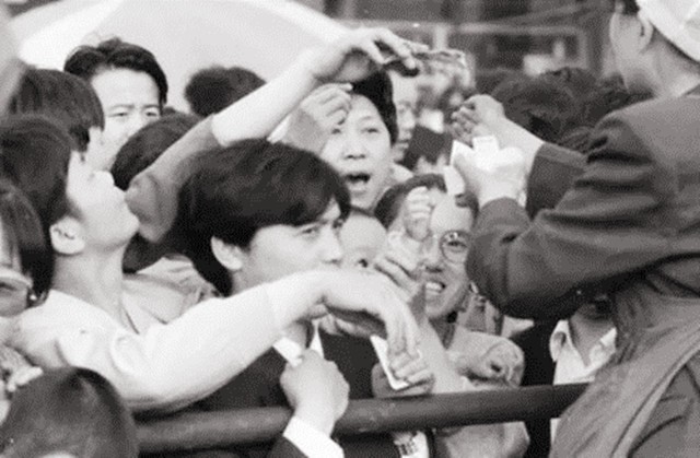 90年代抓奖风潮,2元摸奖抽摩托桑塔纳