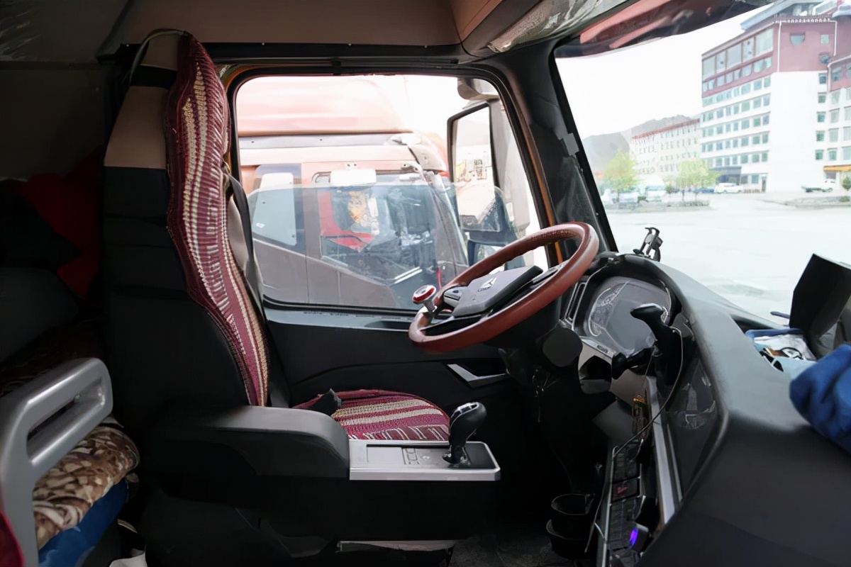 豪沃th7牵引车自动档和手动挡,豪沃th7牵引车配法士特自动挡